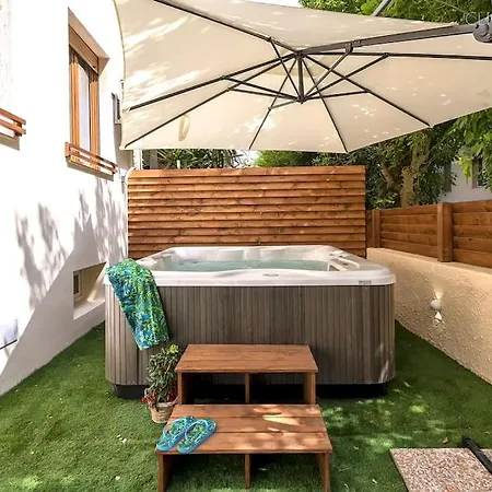 Hiddengarden With Garden And Jacuzzi In The Center Of The Of Appartement *