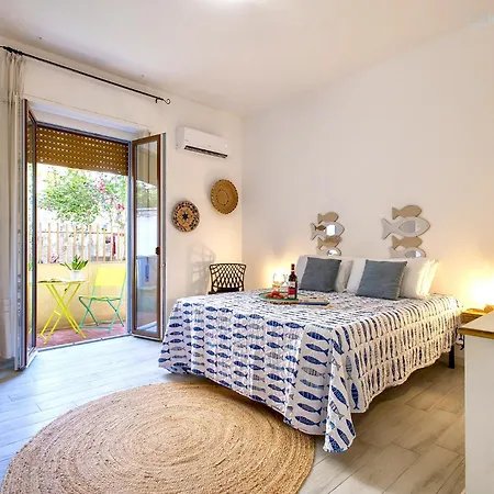 Apartment Hiddengarden With Garden And Jacuzzi In The Center Of The Of Alghero
