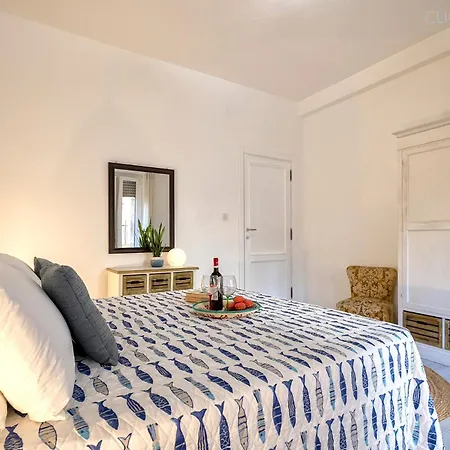 Hiddengarden With Garden And Jacuzzi In The Center Of The Of Apartment
