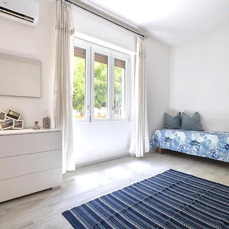 Διαμέρισμα Hiddengarden With Garden And Jacuzzi In The Center Of The Of *