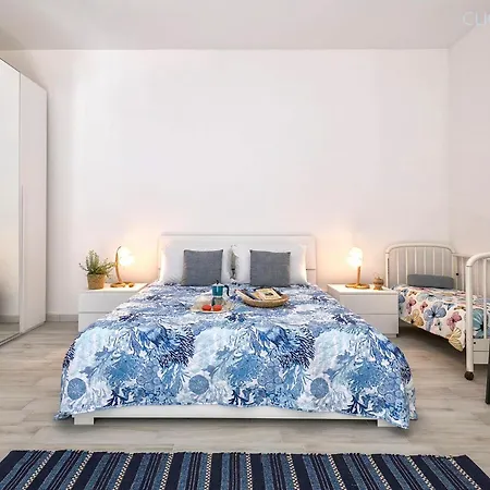 Apartment Hiddengarden With Garden And Jacuzzi In The Center Of The Of Alghero