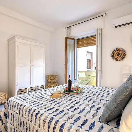 Apartment Hiddengarden With Garden And Jacuzzi In The Center Of The Of Alghero