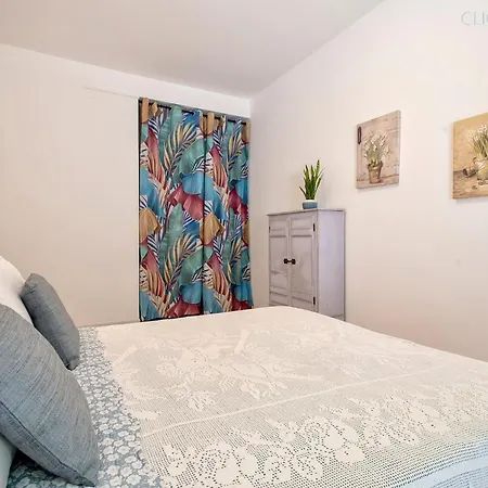 Apartment Hiddengarden With Garden And Jacuzzi In The Center Of The Of *