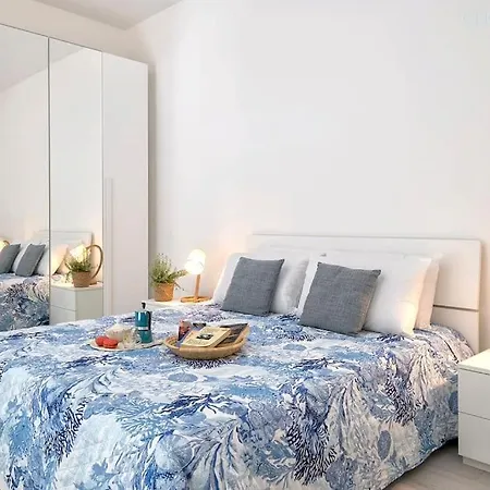 Hiddengarden With Garden And Jacuzzi In The Center Of The Of Apartment *