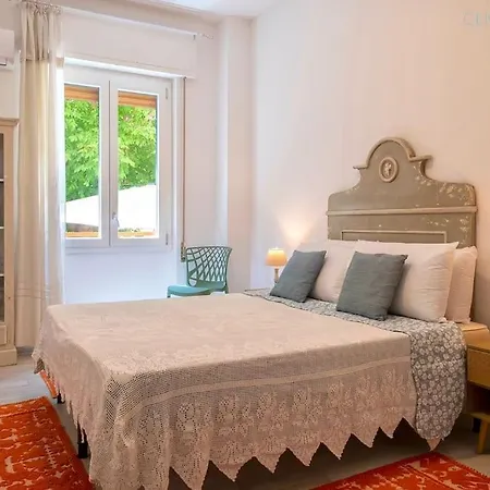 Hiddengarden With Garden And Jacuzzi In The Center Of The Of Apartment