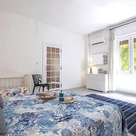 Apartment Hiddengarden With Garden And Jacuzzi In The Center Of The Of Alghero