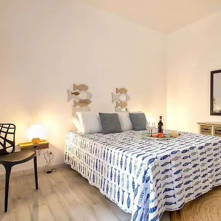 Hiddengarden With Garden And Jacuzzi In The Center Of The Of *