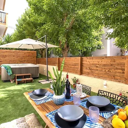 Hiddengarden With Garden And Jacuzzi In The Center Of The Of * Alghero