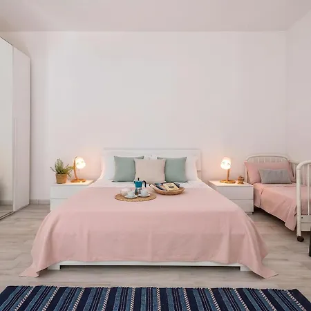Διαμέρισμα Hiddengarden With Garden And Jacuzzi In The Center Of The Of