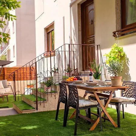 Διαμέρισμα Hiddengarden With Garden And Jacuzzi In The Center Of The Of
