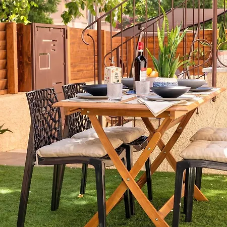 Διαμέρισμα Hiddengarden With Garden And Jacuzzi In The Center Of The Of