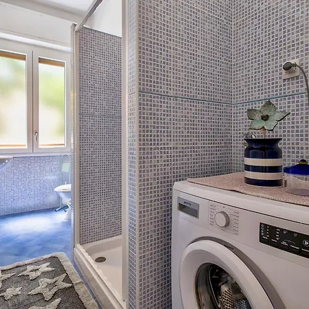 Apartman Hiddengarden With Garden And Jacuzzi In The Center Of The Of