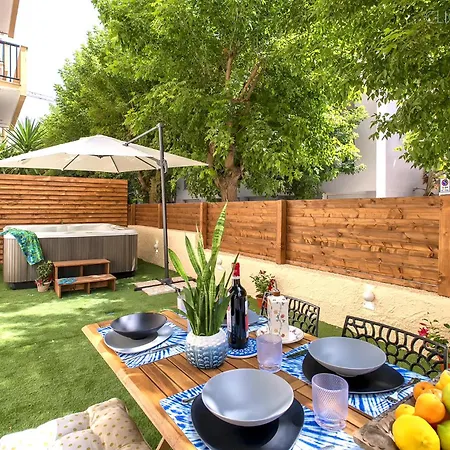 Hiddengarden With Garden And Jacuzzi In The Center Of The Of Apartman Alghero