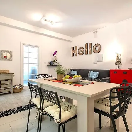 Apartment Hiddengarden With Garden And Jacuzzi In The Center Of The Of Alghero