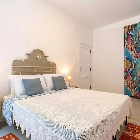 Hiddengarden With Garden And Jacuzzi In The Center Of The Of Apartman Alghero